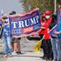 Trumpovi podporniki pred bolnišnico