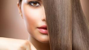 zivljenje 05.12.12. lasje, zenska, likanje las, foto: shutterstock 