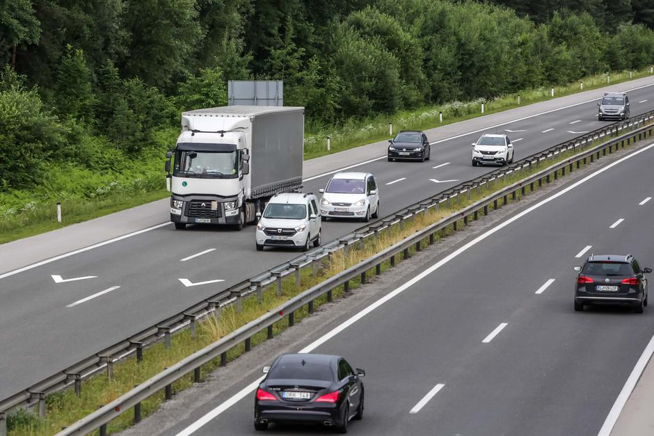 oznake na avtocesti | Avtor: Saša Despot