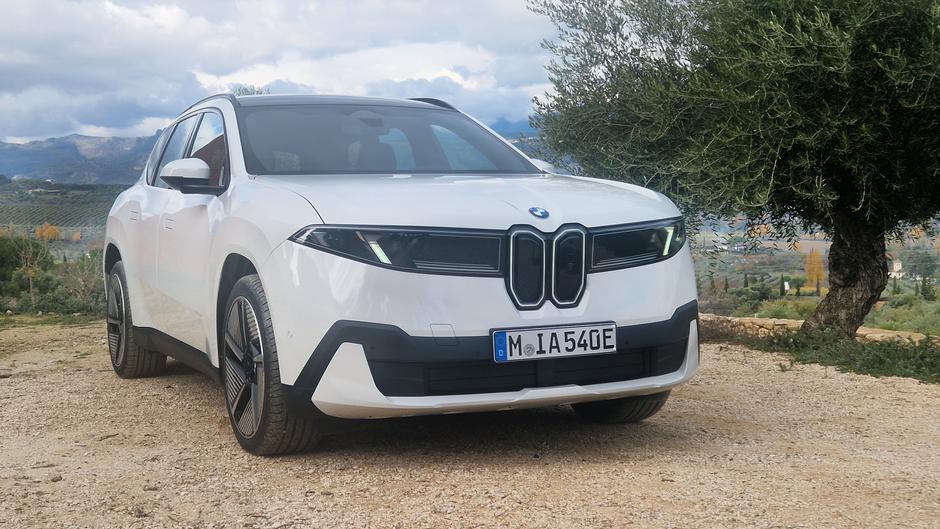 BMW iX3 50 xDrive | Avtor: Gregor Prebil