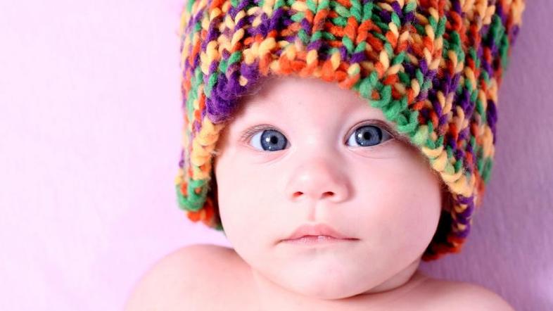 Pogovarjajte se z dojenčkom. (Foto: iStockphoto)