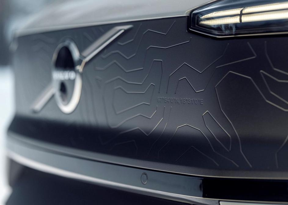 Volvo EX30 cross country