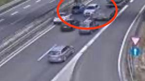 Pešci na avtocesti v prometni nesreči