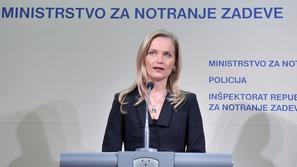 Ministrstvo Katarine Kresal obljublja še celovit sistem skrbništva za mladoletni