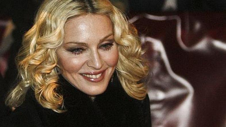 Tokrat se podaja v visoko modo.