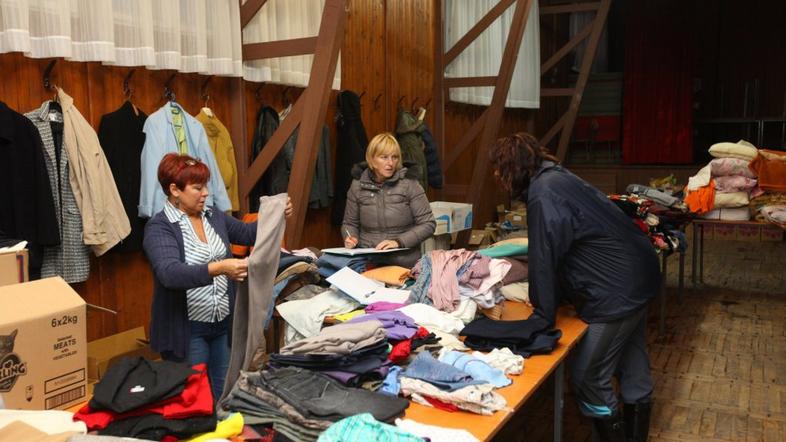 Poplave zbirnaje oblačila 