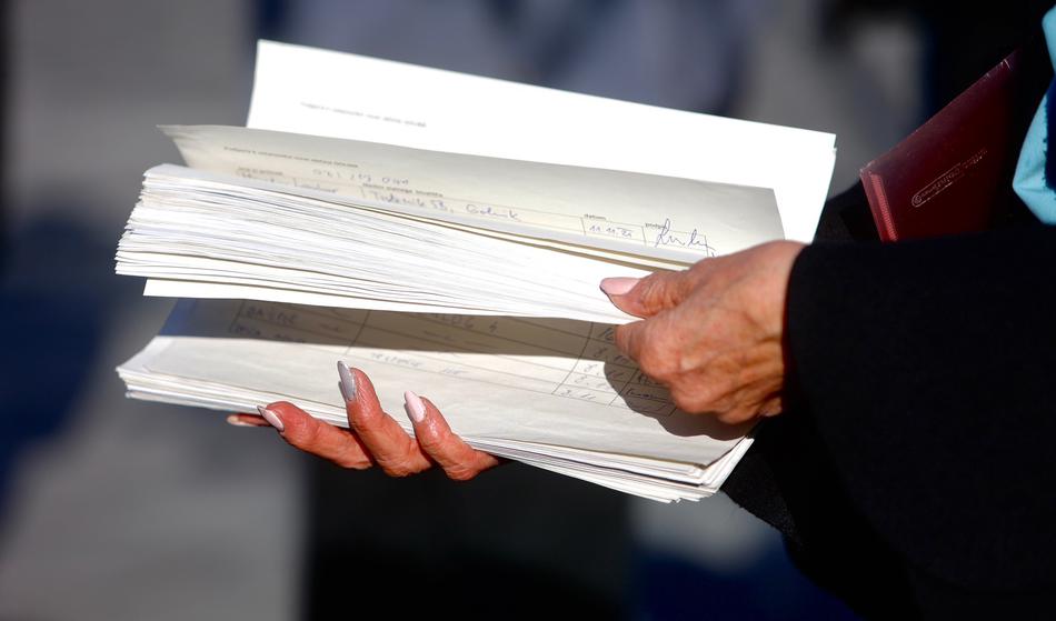 Slovenija pred novo politično bitko, začeli so zbirati podpise za referendum