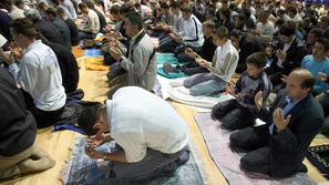 Za muslimane se danes začenja sveti mesec ramazan, ki bo trajal do devetega sept