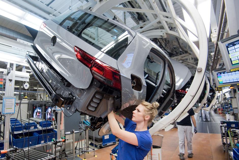 Proizvodnja avtomobilov, tovarna Volkswagen, Wolfsburg | Avtor: Profimedia