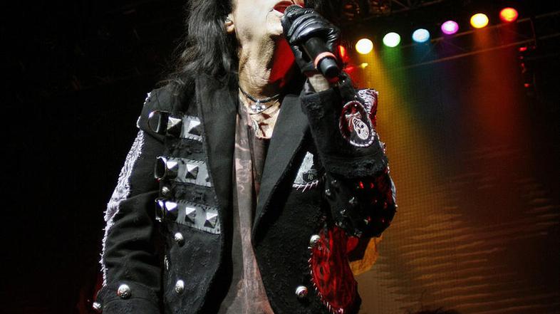 Alice Cooper si je z uspešno in dolgo kariero prislužil vstop v Dvorano slavnih 