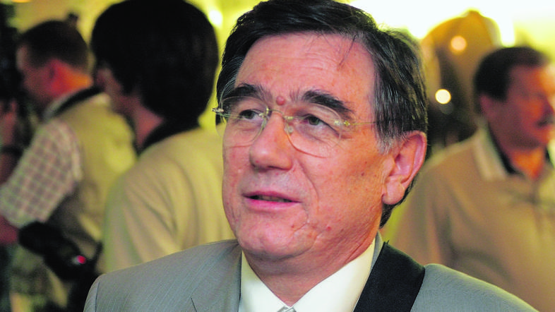 Nadomestila so po Pirnatovem mnenju "nesramno velika in neprimerna" po tako krat