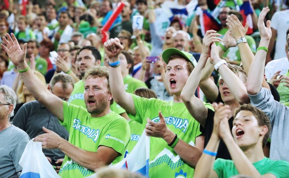 navijači gledalci Slovenija Ukrajina EuroBasket Stožice Ljubljana tribuna | Avtor: Saša Despot