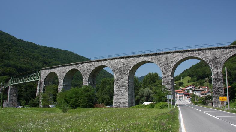Most Bača pri Modreju železnica