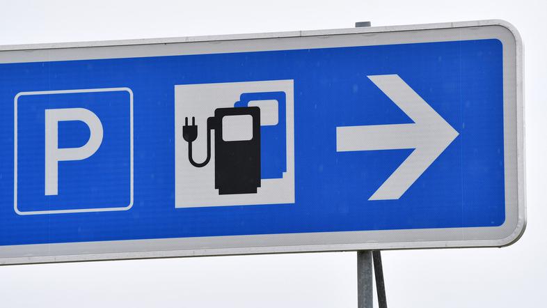 Polnilnica za e-avte polnilna postaja