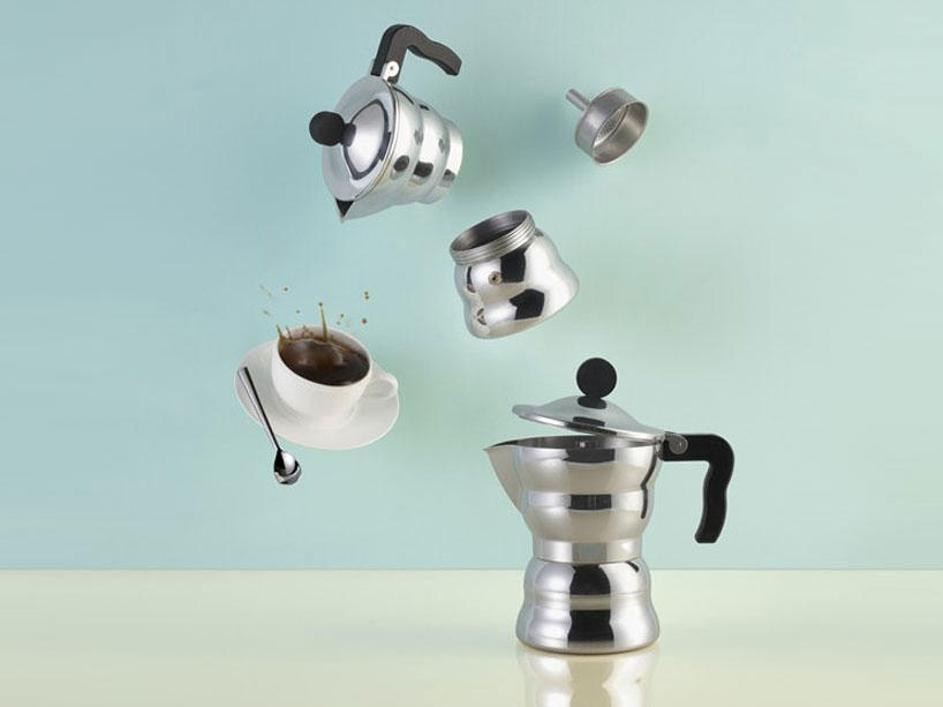 Kafetjera Moka Alessi. Oblikovanje: Alessandro Mendini za Alessi.