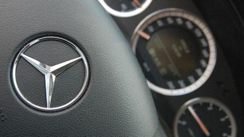 Mercedes je bila prodajalka daimlerjevih vozil.