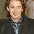 Clay Aiken se je v drugi sezoni resničnostne oddaje Ameriški idol uvrstil na dru