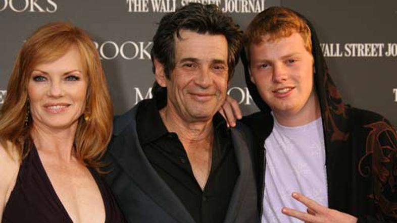 Marg in Alan imata 18-letnega sina Hugha.