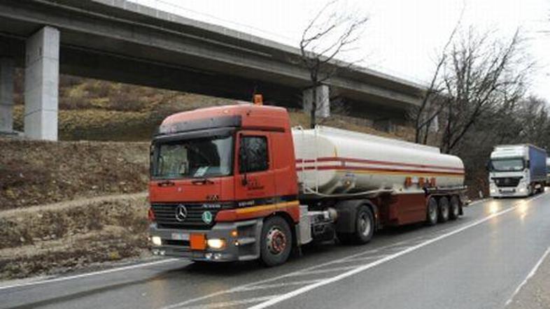 Hitra cesta čez Rebernice je še brez uporabnega dovoljenja.