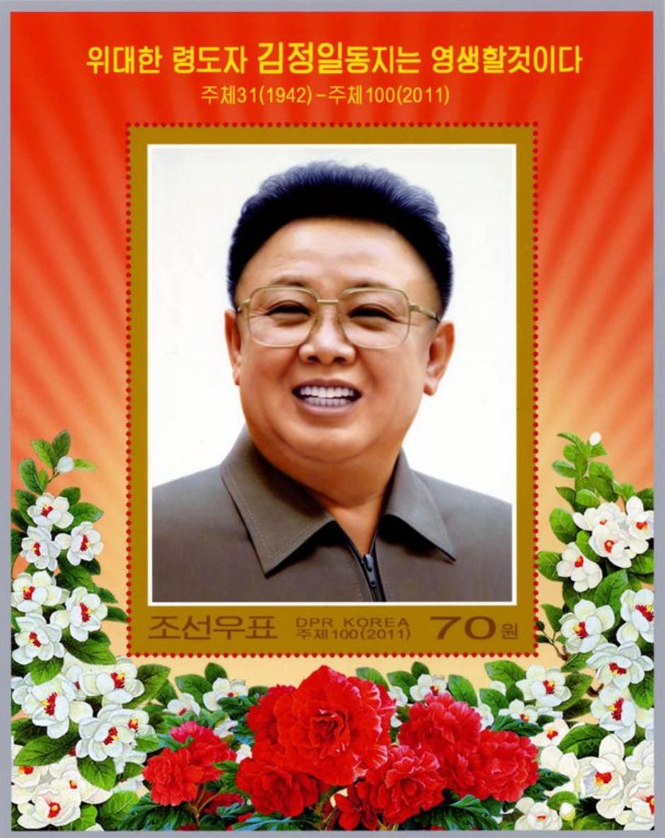 Znamka z idelizirano podobo umrlega diktatorja, izdana po smrti Kim Džong Ila. | Avtor: Reuters