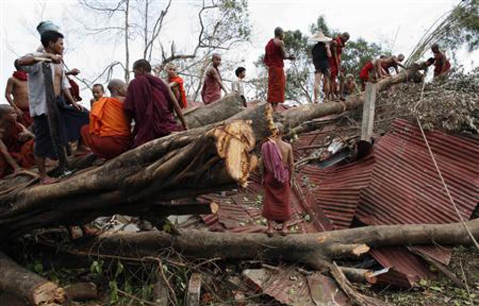 Opozicija je hunto obtožila, da želi razmere izkoristiti za utišanje nasprotniko