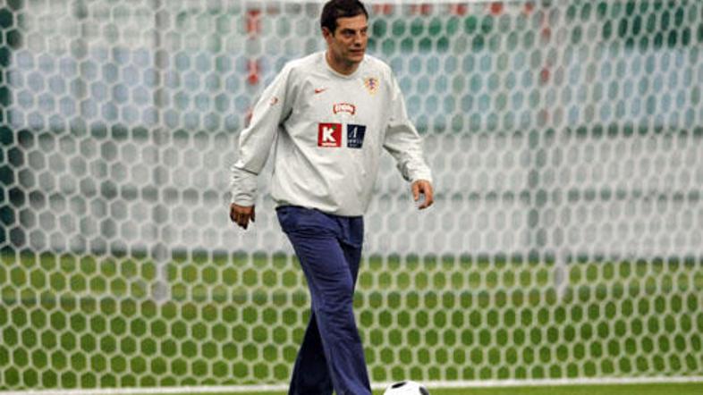 Slaven Bilić je s hrvaško reprezentanco še vedno v igri za nastop na SP 2010.