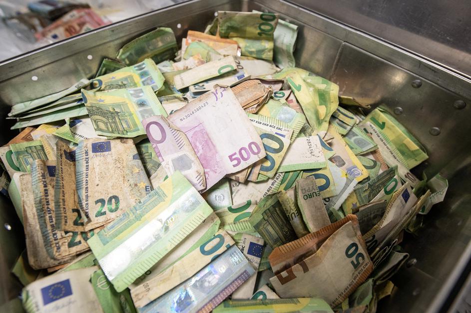 denar banka štetje denarja denarnica evri bankkomat