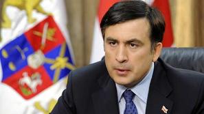Enostransko premirje, ki ga je razglasil Sakašvili, ni trajalo dolgo. Spopadi so