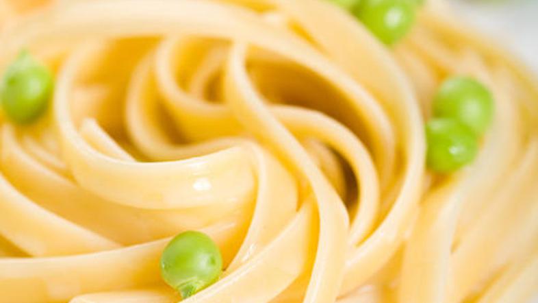 Izkoristite tedne, ko se na vrtovih in tržnicah ponuja svež grah.