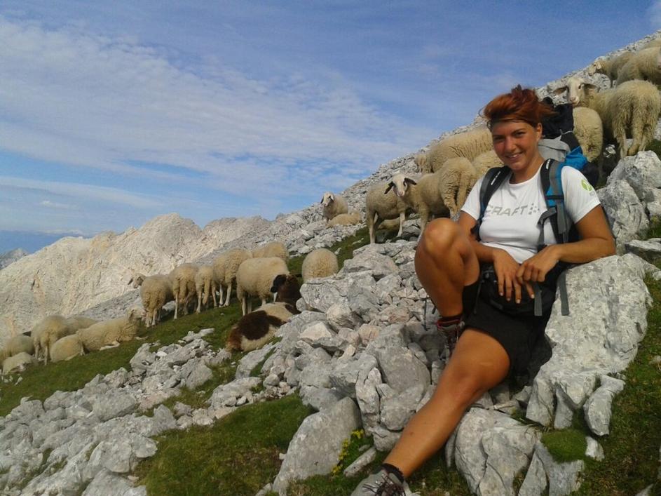 Pia Peršič na 630 km dolgi poti po slovenskih hribih.
