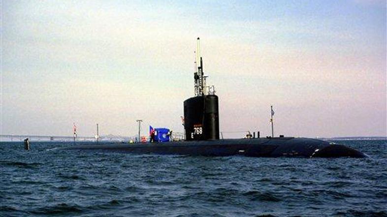 Nesreča se je v ozki Hormuški ožini pripetila ponoči, podmornica pa je bila takr