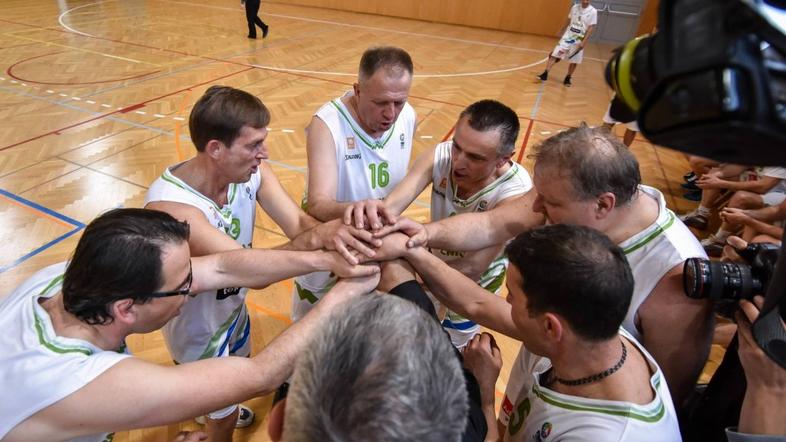Košarkarska tekma med Vlado Republike Slovenije in predstavniki Osrednjeslovensk