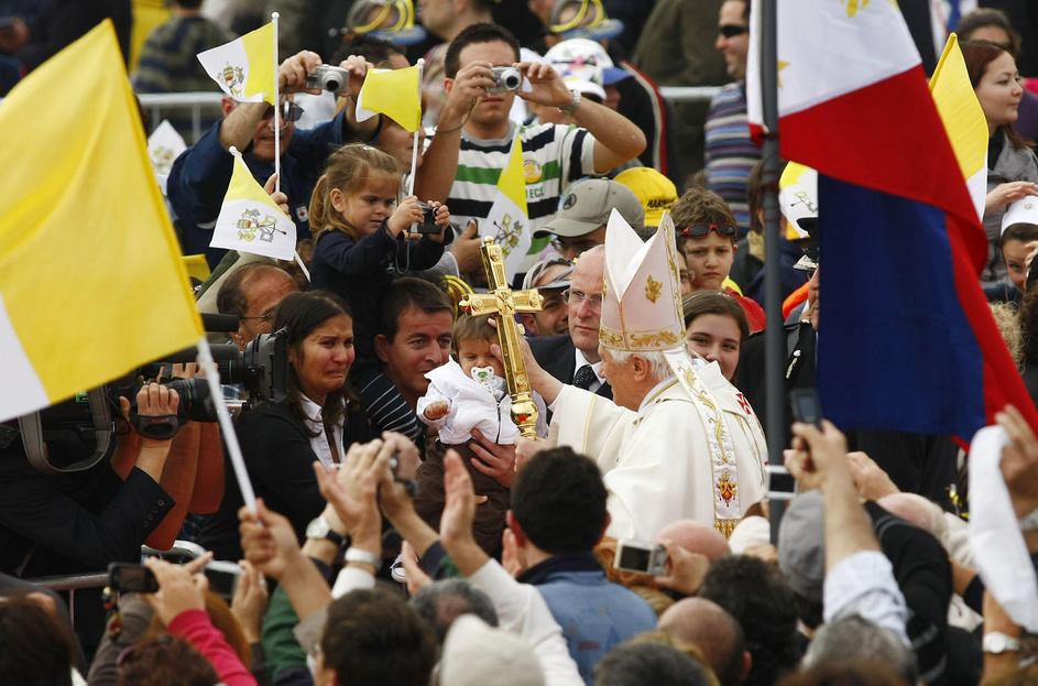 Papež med obiskom na Malti. (Foto: Reuters)