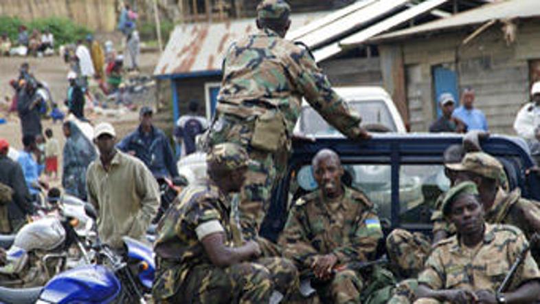 Vladni vojaki pri zaščiti civilistov nemočni.