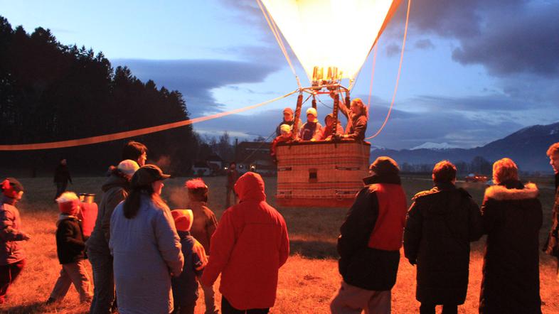 Otroci so bili nad vožnjo z balonom navdušeni. (Foto: Arhiv društva Sonček zgorn