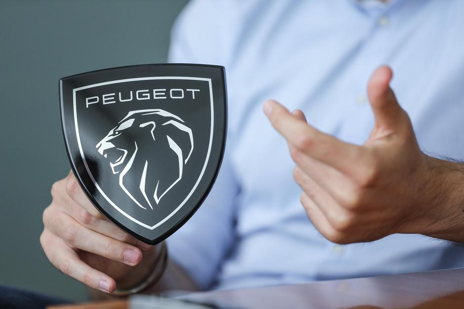 Peugeot logotip Hella | Avtor: Saša Despot