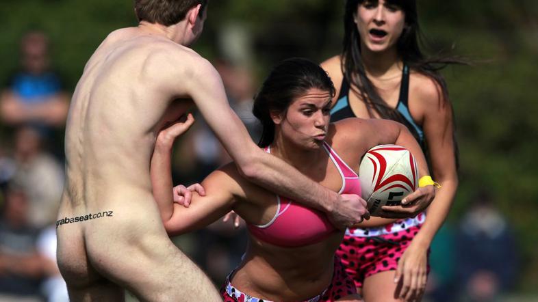 Nude Blacks, Las Conquistadoras 