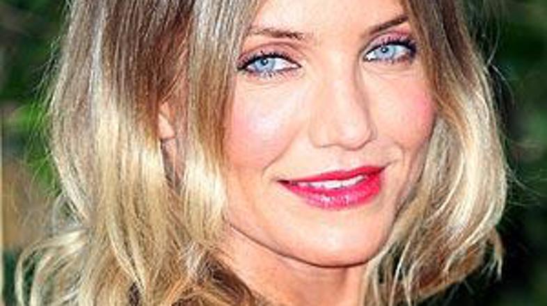 Skrivnost sijočih las se skriva v pravilni negi.