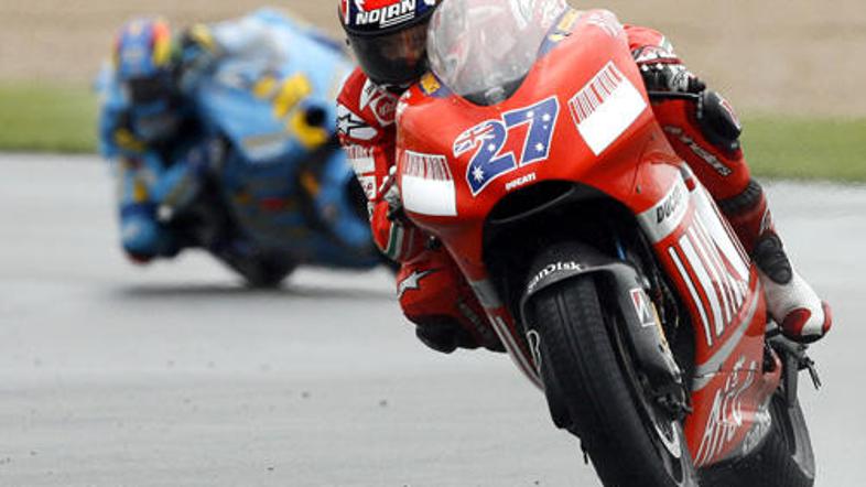 Lani je v Doningtonu na mokri stezi zmagal Casey Stoner, tretji je bil Chris Ver