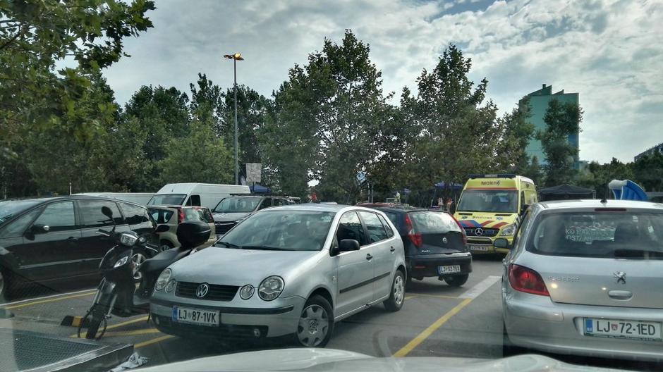 Gneča ob odprtju prenovljenega Mercator Centra | Avtor: bralka