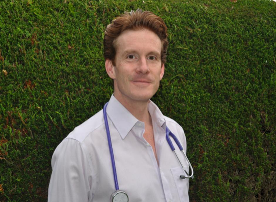 Dr. Nick Thompson DVM | Avtor: strokovnjakinja za psihološko zdravljenje motenj spanja dr. Vita Štukovnik
