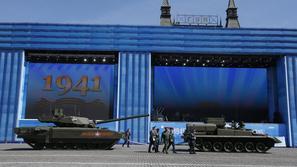 Pokvarjen tank na paradi