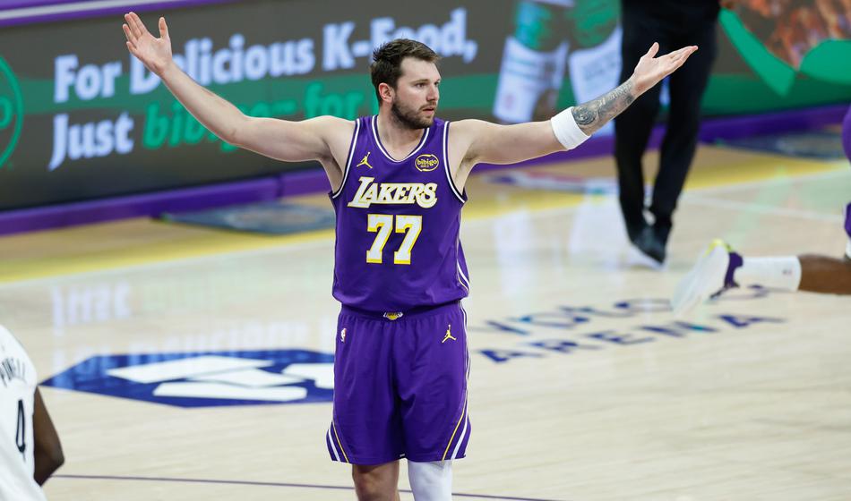 Luka na bolniški, nekdanji NBA as pa vseeno brutalno nad Slovenca