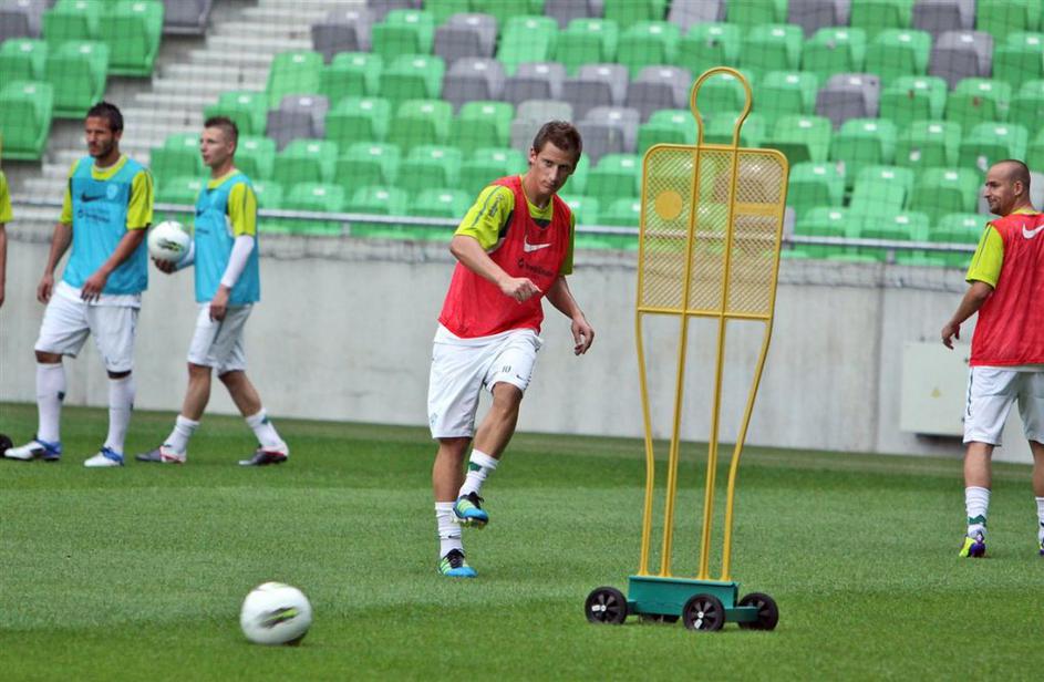 trening stožice slovenija pred belgija 2011