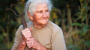 revščina upokojenci starost ženska stara ženska