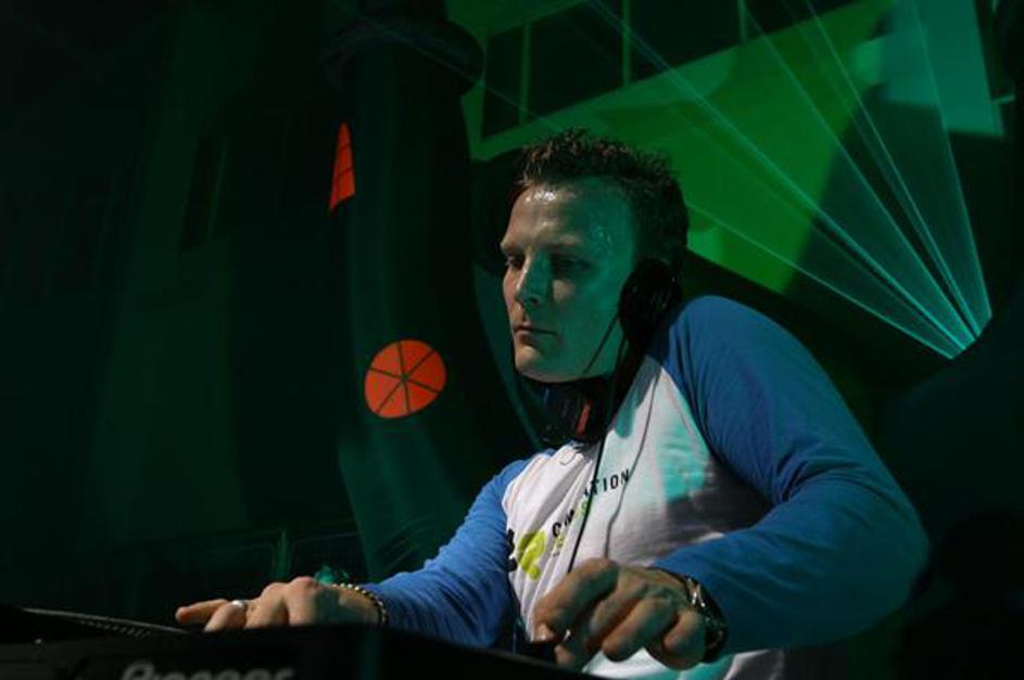 Pričaral je dobro bučno vzdušje in mehkejše, pa tudi poskočne ritme, med katerim