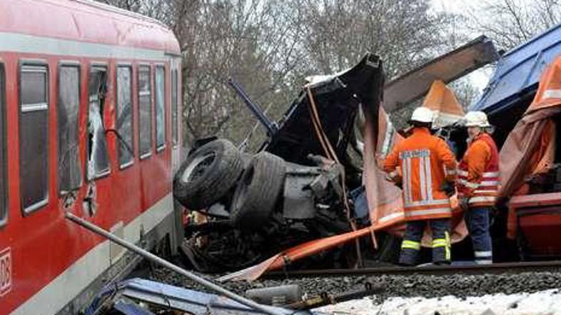 Tovornjakar je še pravočasno izskočil iz tovornjaka. (Foto: Bild)