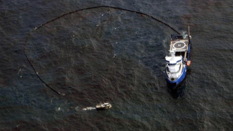 nafta, izlitje, naftni madež, iztekanje