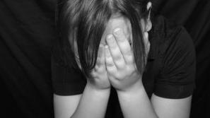 Policija je potrdila sum posilstva deklice s strani dveh romskih učencev. (Slika