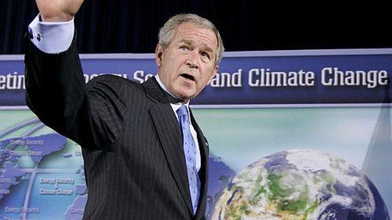 "Gospodarski napredek pred okoljem", je Bush sporočil tistim, ki si prizadevajo 